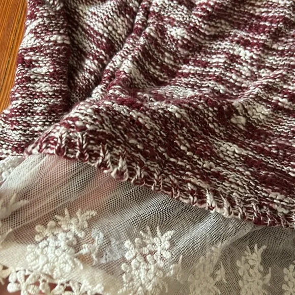 Red and white with lace sweater - Picture 3 of 6
